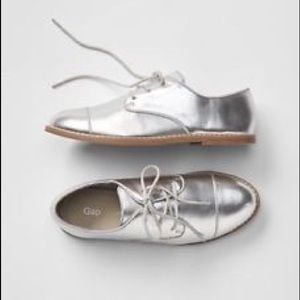 Gap Kids Silver Metallic Loafers Sz 6 (NEW)